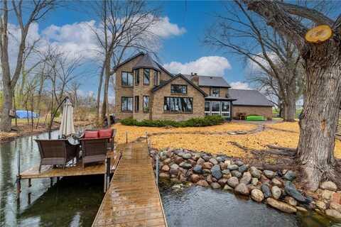 211 Peninsula Road, Medicine Lake, MN 55441