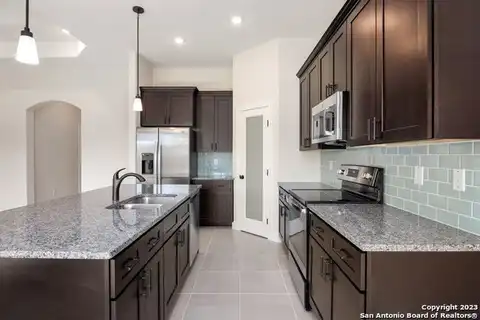 215 Park Circle, Hondo, TX 78861