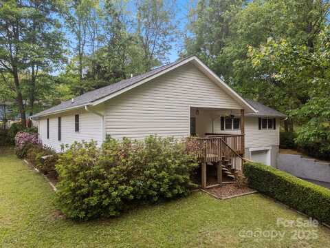 16 Lake Forest Lane, Hendersonville, NC 28739
