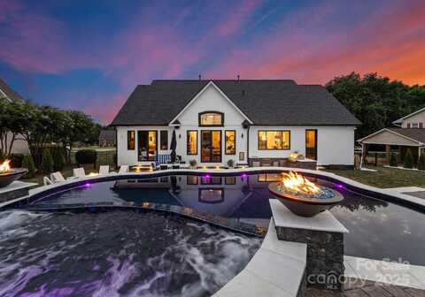120 Lakeshore Drive, Mooresville, NC 28117