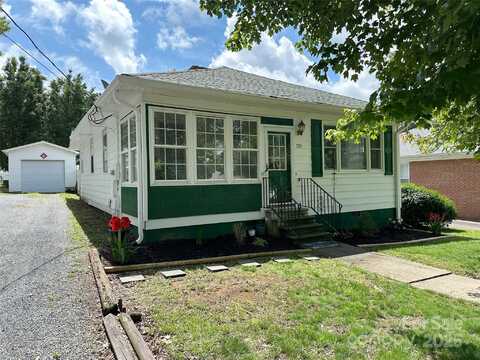 211 Spruce Street, Badin, NC 28009