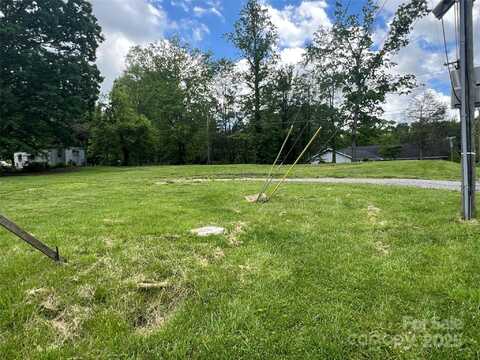 303 Chadwick Avenue, Hendersonville, NC 28792