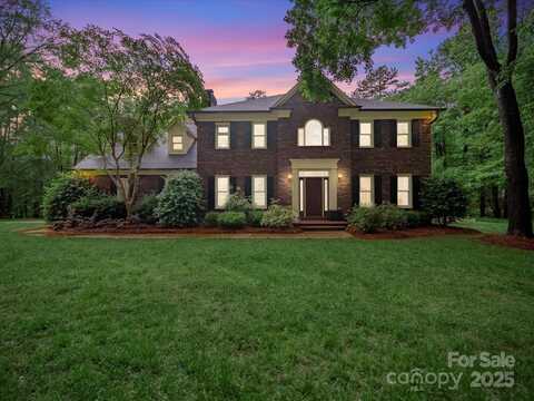 8527 Foxbridge Drive, Matthews, NC 28104