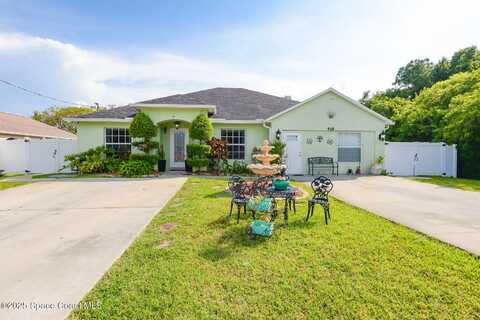 418 SE Essex Drive, Port Saint Lucie, FL 34984