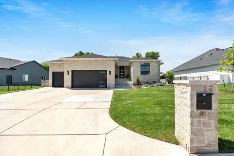 1605 N Lakeside Dr, Andover, KS 67002