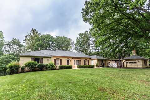 218 Walton Dr, Appomattox, VA 24522