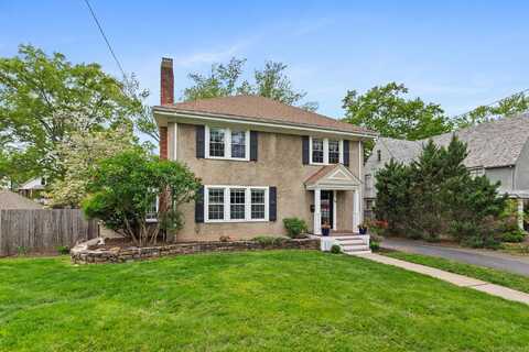 69 Auburn Road, West Hartford, CT 06119
