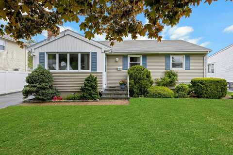 24 Newfield Court, Stamford, CT 06905