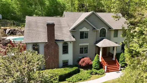 32 Village Drive, East Lyme, CT 06333