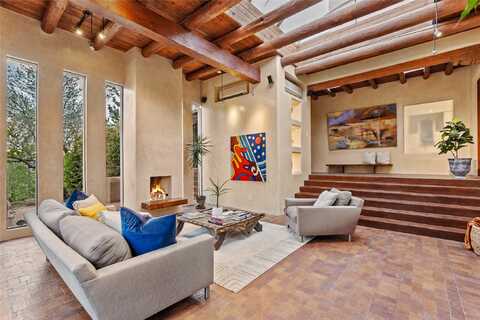 172 Vaquero Road, Santa Fe, NM 87508