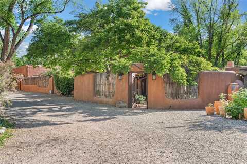924 Canyon, Santa Fe, NM 87501