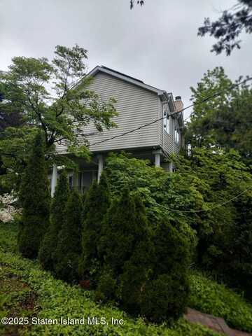 65 Cedarcliff Road, Staten Island, NY 10301