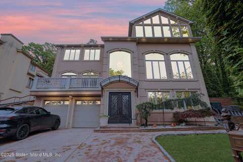 16 Diana Trail, Staten Island, NY 10304