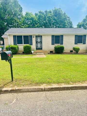 18 Charlotte Drive, Jackson, TN 38301