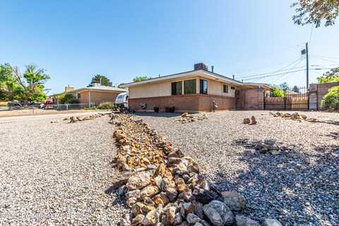 2016 SUMMIT Drive, Farmington, NM 87401