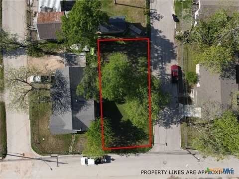 631 E Ireland Street, Seguin, TX 78155