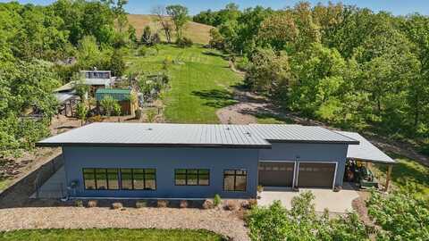 2381 Carver Road, Winterset, IA 50273