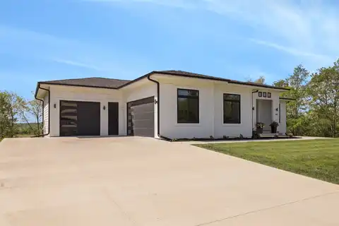 1401 W 14th Avenue, Indianola, IA 50125