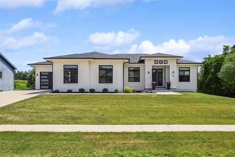 1401 W 14th Avenue, Indianola, IA 50125