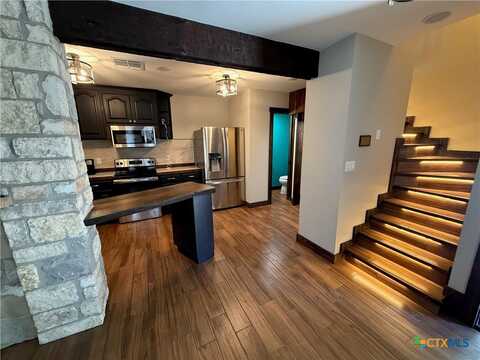 190 Oakridge Street, Canyon Lake, TX 78133