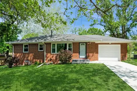 1510 W 5th Avenue, Indianola, IA 50125