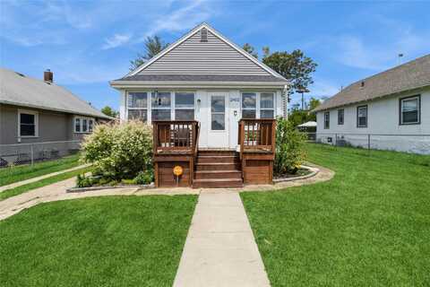 2402 Elizabeth Avenue, Des Moines, IA 50317