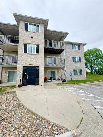 10141 Sutton Drive, Urbandale, IA 50322