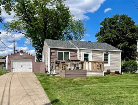 2012 S 3rd Avenue E, Newton, IA 50208