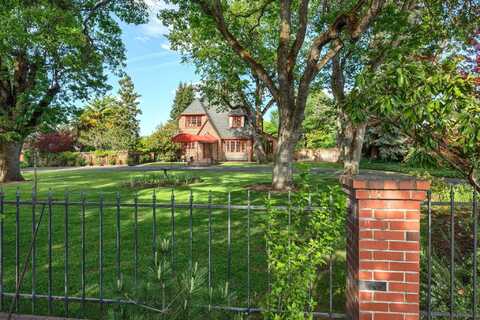 2336 Table Rock Road, Medford, OR 97501