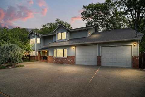 113 Walnut Drive, Rogue River, OR 97537