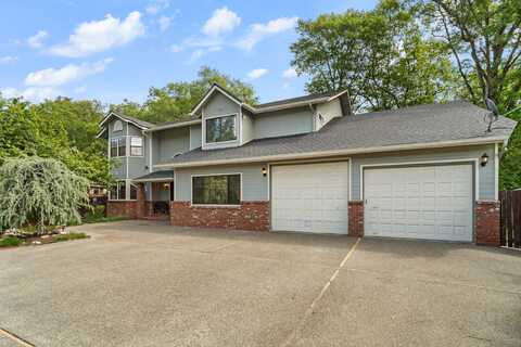 113 Walnut Drive, Rogue River, OR 97537