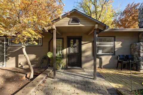 2122 2nd Avenue, Gold Hill, OR 97525