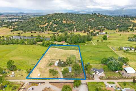6220 Shady Brook Drive, Central Point, OR 97502