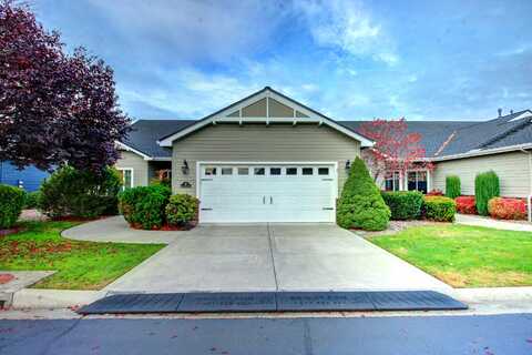 33 Broken Stone Way, Eagle Point, OR 97524