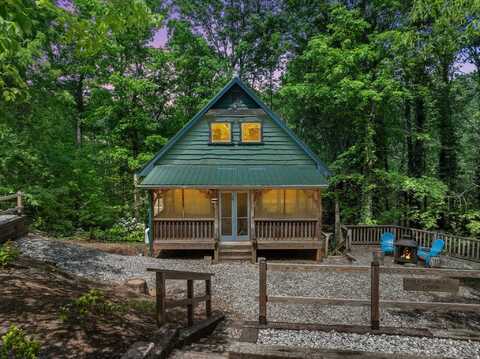 18 Lennox Road, Landrum, SC 29356
