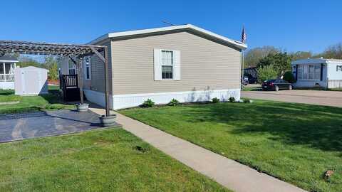 37863 Lewis Ct, Clinton, MI 48036