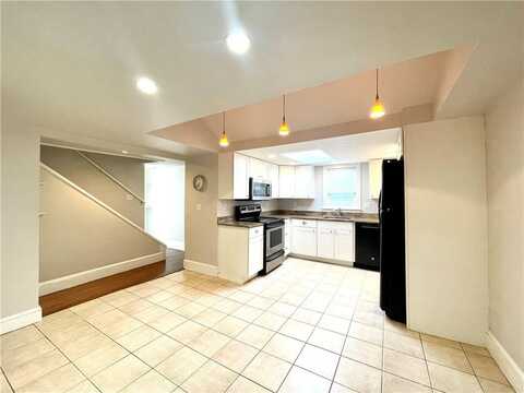 29 Gibbs Avenue, Newport, RI 02840