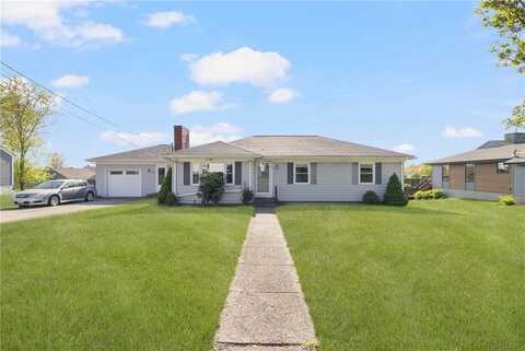 17 Varnum Avenue, Bristol, RI 02809