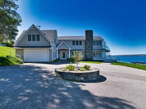 149 Nanaquaket Road, Tiverton, RI 02878