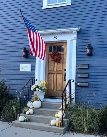 35 Elm Street, Newport, RI 02840