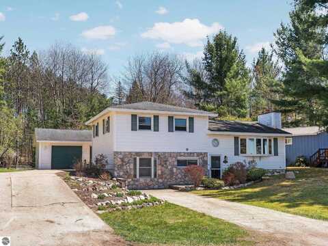 10239 SW Grand Kal Road, Fife Lake, MI 49633