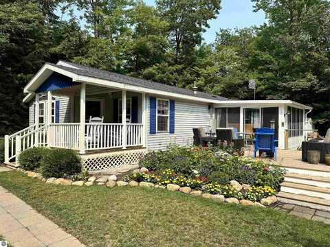 13372 N Knollwood Drive, Northport, MI 49670