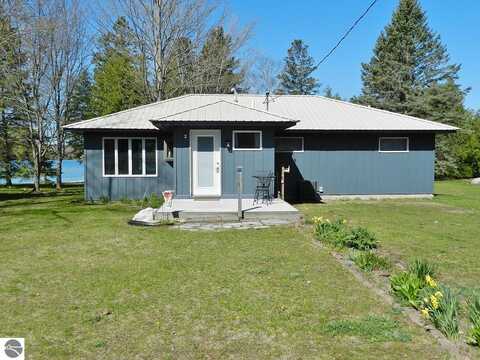915 N Sunset Shores Drive, Lake Leelanau, MI 49653