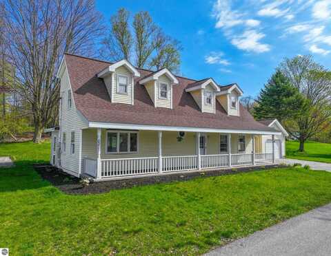 8377 Zosel Street, Onekama, MI 49675