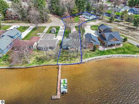 8805 Iroquois Trail, Saint Helen, MI 48656