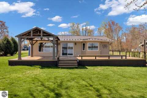 8374 Main, Hale, MI 48739