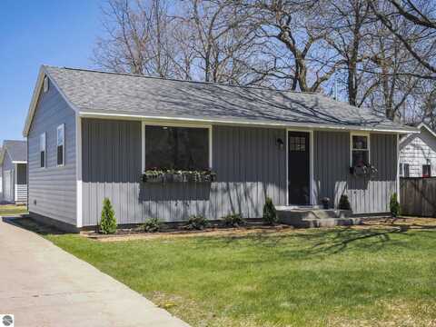 917 Carver Street, Traverse City, MI 49686