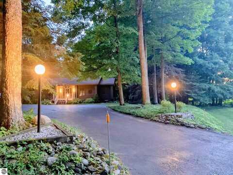 5350 Golfview Road, Bellaire, MI 49615