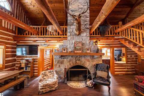 8895 Supply Road, Traverse City, MI 49696