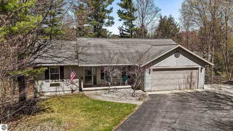 2421 E Potter Road, Traverse City, MI 49696